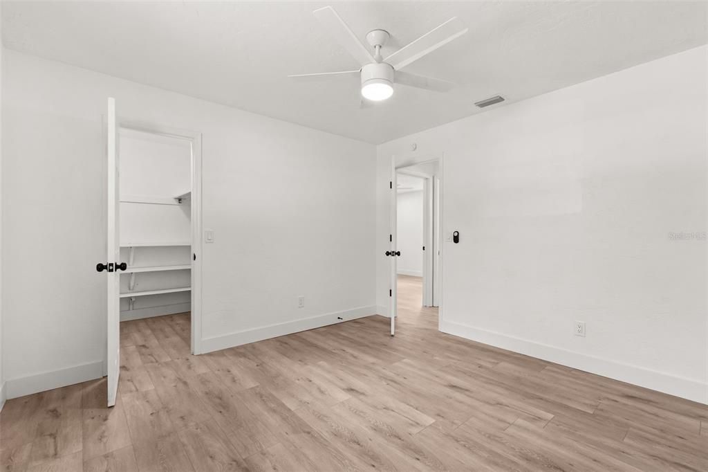 Activo con contrato: $299,900 (2 camas, 2 baños, 1196 Pies cuadrados)
