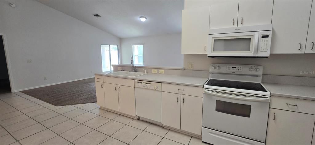 For Rent: $1,700 (3 beds, 2 baths, 1607 Square Feet)