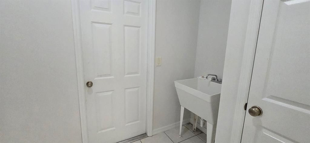 For Rent: $1,700 (3 beds, 2 baths, 1607 Square Feet)