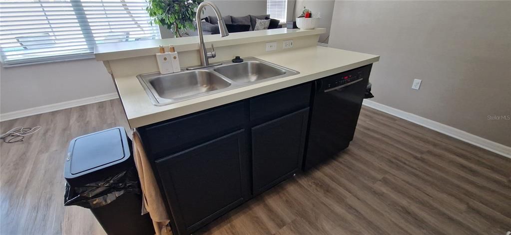 For Sale: $425,000 (4 beds, 3 baths, 2384 Square Feet)
