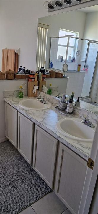 For Sale: $425,000 (4 beds, 3 baths, 2384 Square Feet)