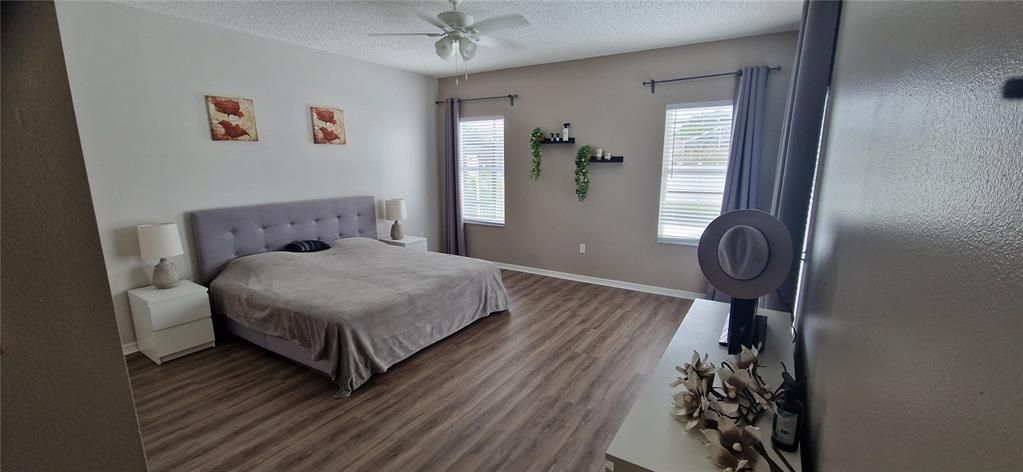 For Sale: $425,000 (4 beds, 3 baths, 2384 Square Feet)