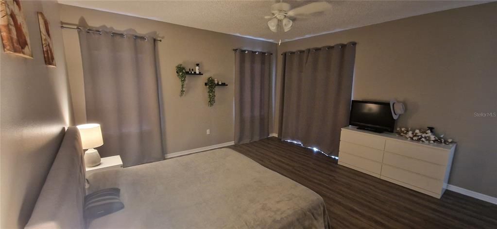 For Sale: $425,000 (4 beds, 3 baths, 2384 Square Feet)