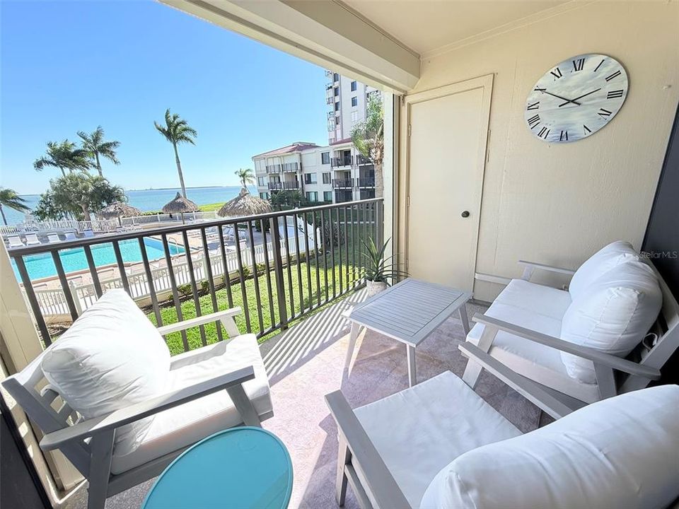 En Venta: $425,000 (2 camas, 2 baños, 890 Pies cuadrados)