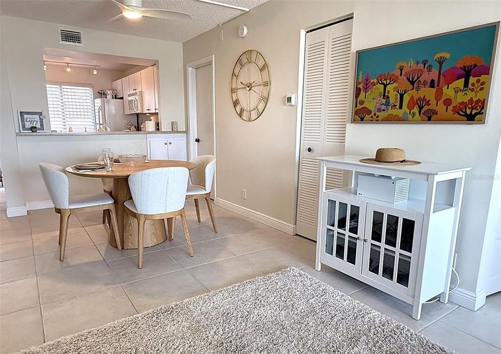 En Venta: $425,000 (2 camas, 2 baños, 890 Pies cuadrados)