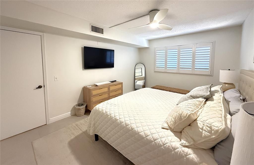 En Venta: $425,000 (2 camas, 2 baños, 890 Pies cuadrados)