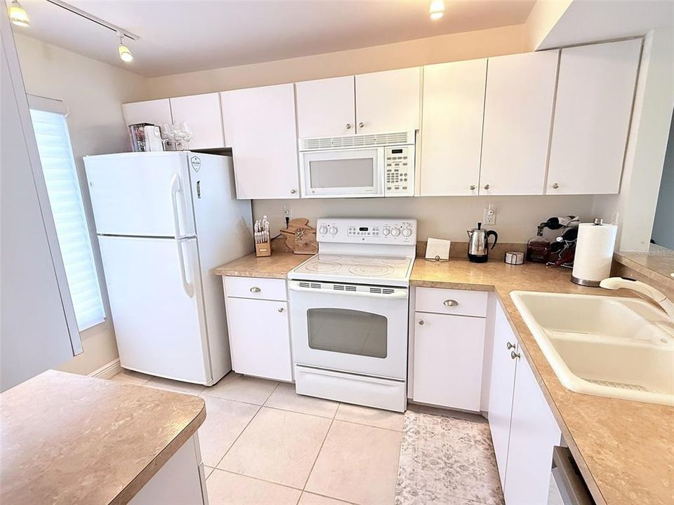 En Venta: $425,000 (2 camas, 2 baños, 890 Pies cuadrados)
