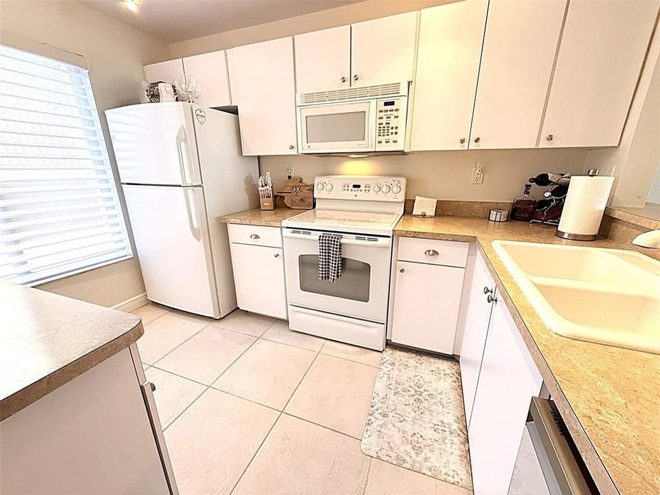 En Venta: $425,000 (2 camas, 2 baños, 890 Pies cuadrados)