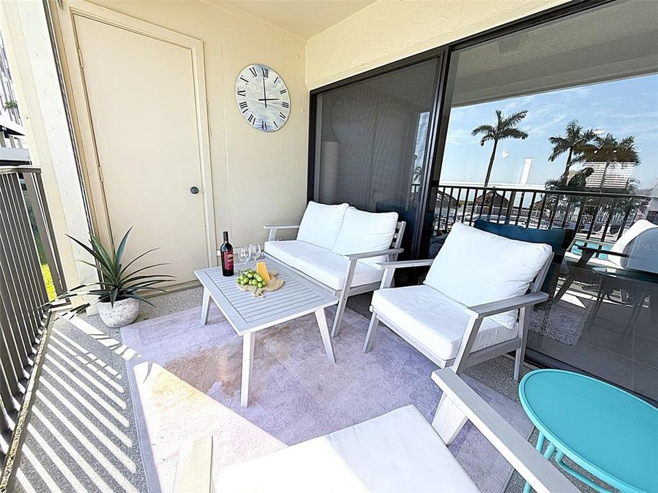 En Venta: $425,000 (2 camas, 2 baños, 890 Pies cuadrados)