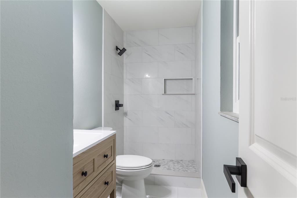 Под контрактом: $299,999 (3 спален, 2 ванн, 1090 Квадратных фут)