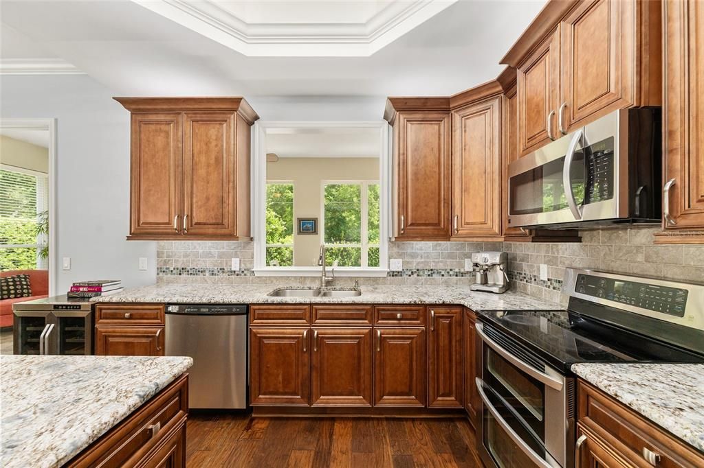 Activo con contrato: $549,900 (4 camas, 3 baños, 2550 Pies cuadrados)