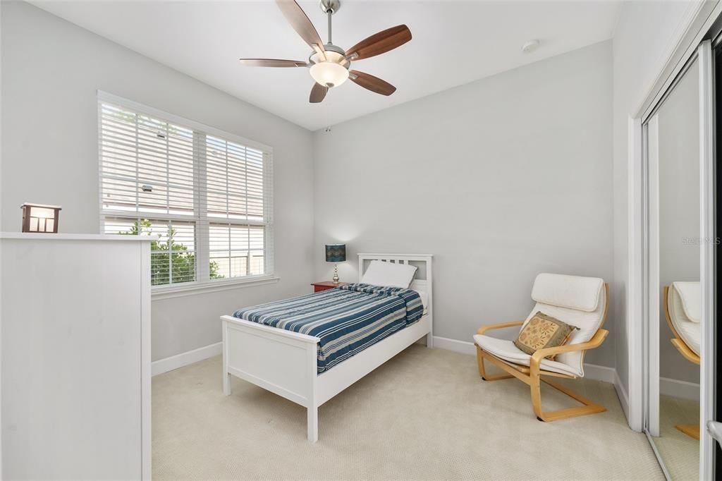 Activo con contrato: $549,900 (4 camas, 3 baños, 2550 Pies cuadrados)