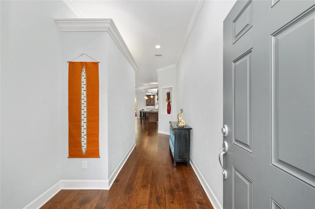 Activo con contrato: $549,900 (4 camas, 3 baños, 2550 Pies cuadrados)