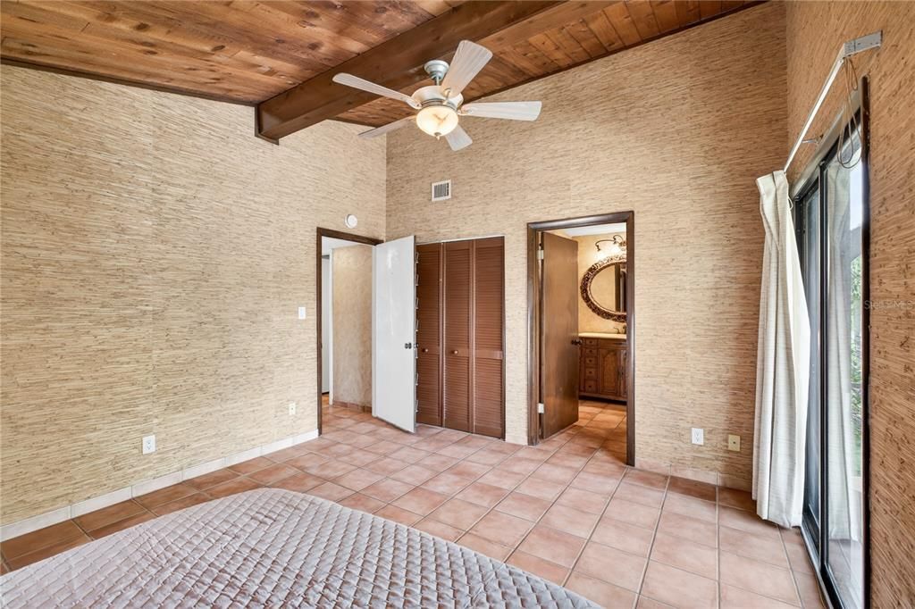 For Sale: $299,000 (2 beds, 2 baths, 1335 Square Feet)