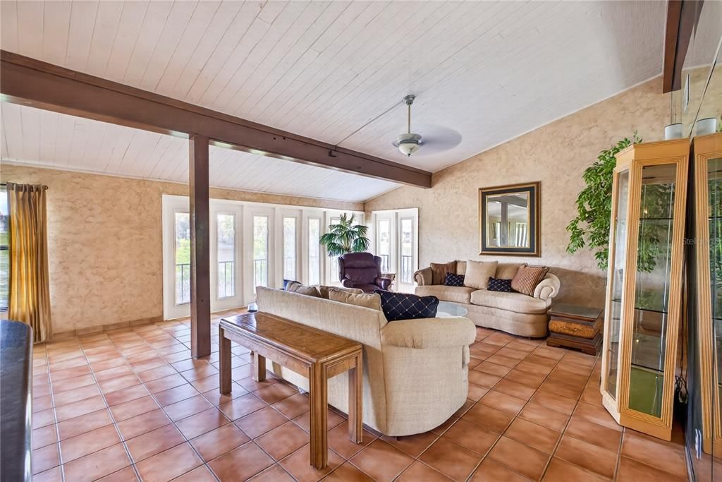 For Sale: $299,000 (2 beds, 2 baths, 1335 Square Feet)
