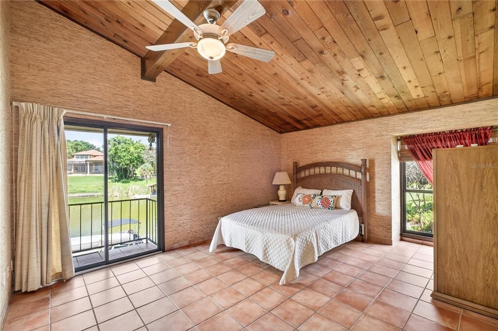 For Sale: $299,000 (2 beds, 2 baths, 1335 Square Feet)