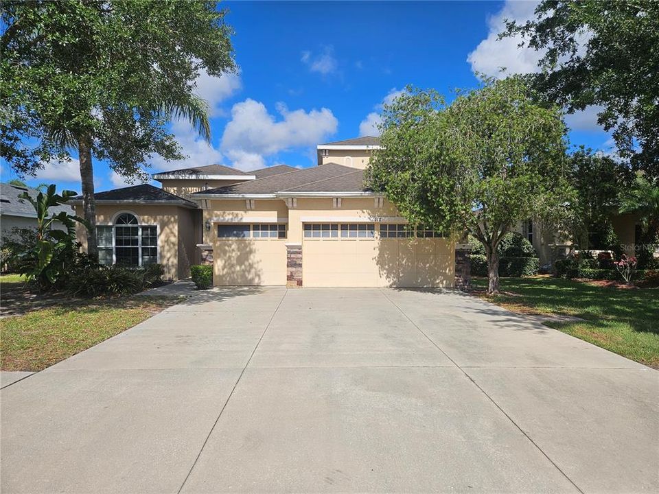 Active With Contract: $579,900 (4 beds, 3 baths, 2948 Square Feet)