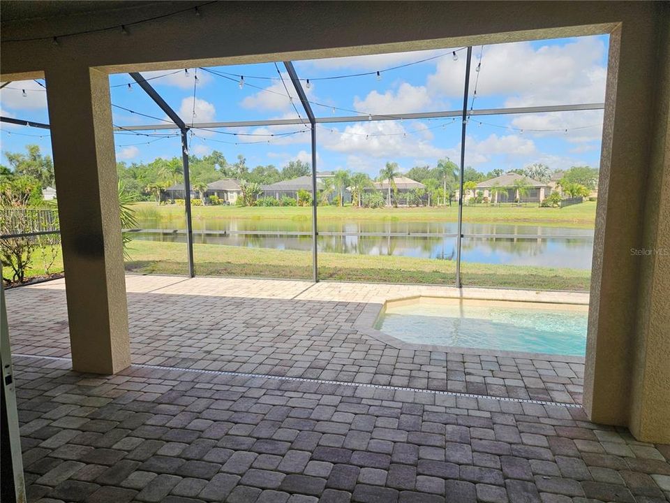 Active With Contract: $579,900 (4 beds, 3 baths, 2948 Square Feet)