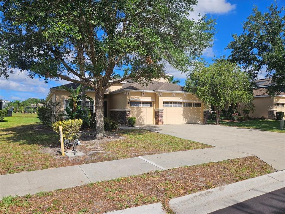 Active With Contract: $579,900 (4 beds, 3 baths, 2948 Square Feet)