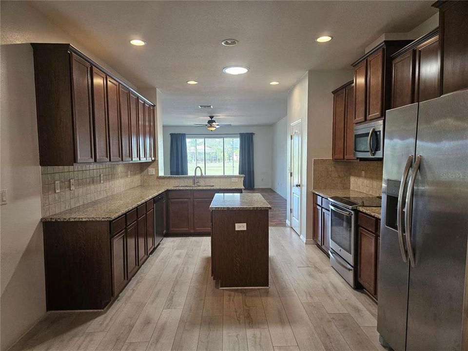 Active With Contract: $579,900 (4 beds, 3 baths, 2948 Square Feet)