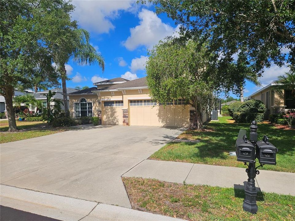 Active With Contract: $579,900 (4 beds, 3 baths, 2948 Square Feet)