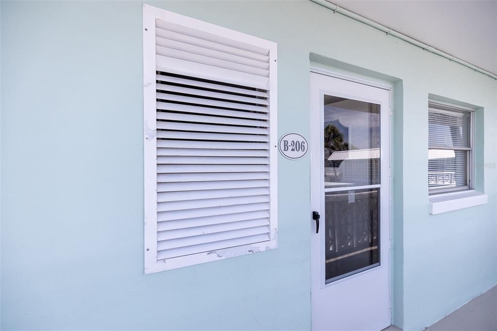 Active With Contract: $255,000 (2 beds, 2 baths, 958 Square Feet)