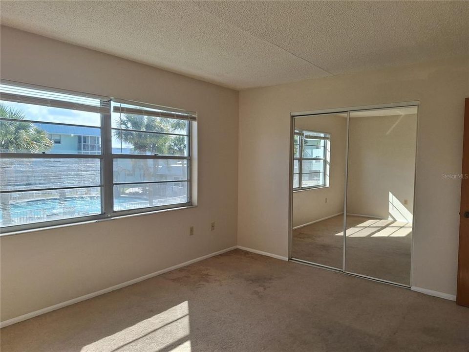 Active With Contract: $255,000 (2 beds, 2 baths, 958 Square Feet)