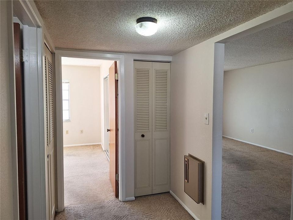 Active With Contract: $255,000 (2 beds, 2 baths, 958 Square Feet)