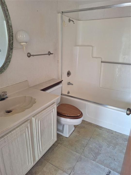 Active With Contract: $255,000 (2 beds, 2 baths, 958 Square Feet)