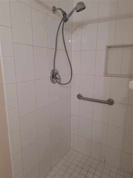 Active With Contract: $255,000 (2 beds, 2 baths, 958 Square Feet)