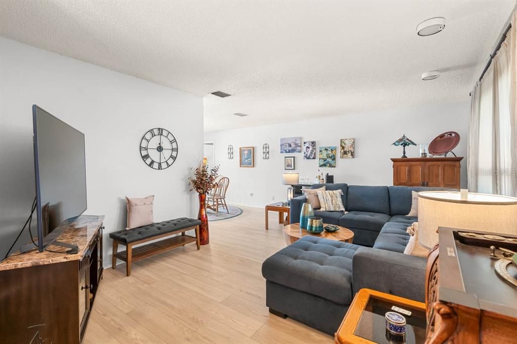 For Sale: $429,000 (3 beds, 2 baths, 1680 Square Feet)