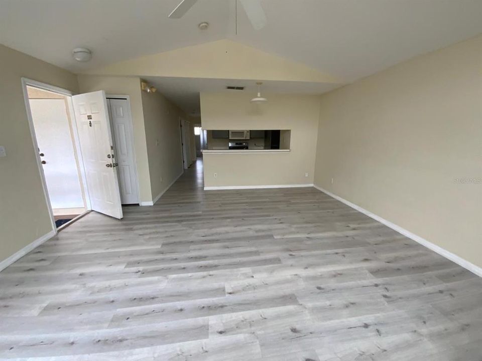 В аренду: $1,650 (3 спален, 2 ванн, 1251 Квадратных фут)