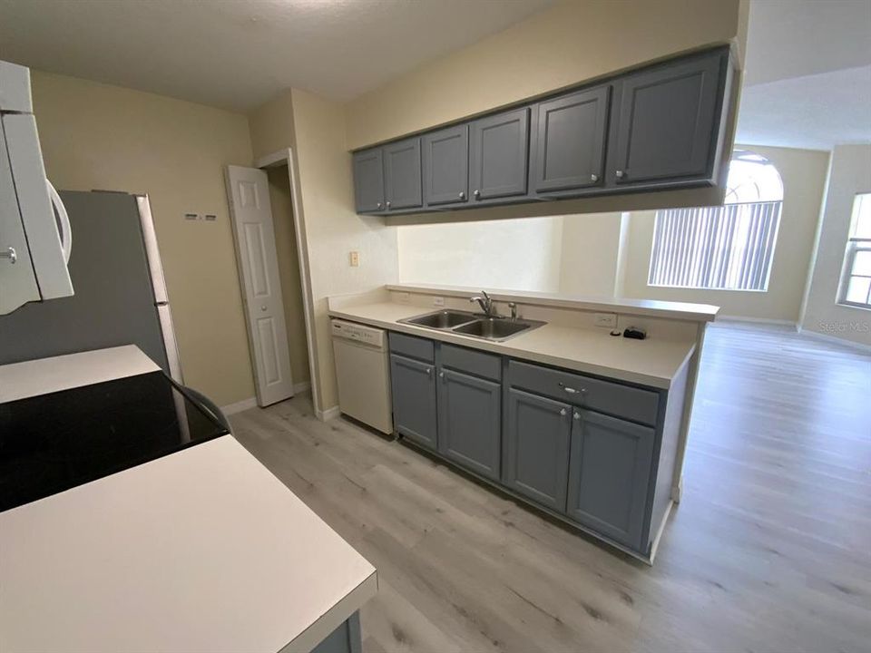 В аренду: $1,650 (3 спален, 2 ванн, 1251 Квадратных фут)