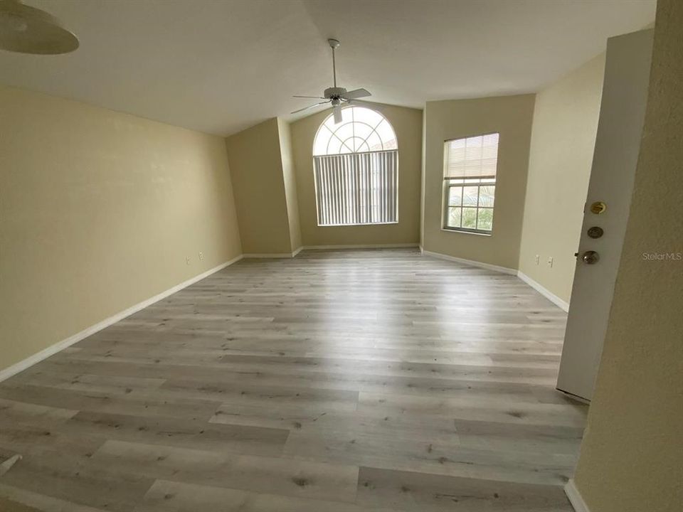 В аренду: $1,650 (3 спален, 2 ванн, 1251 Квадратных фут)