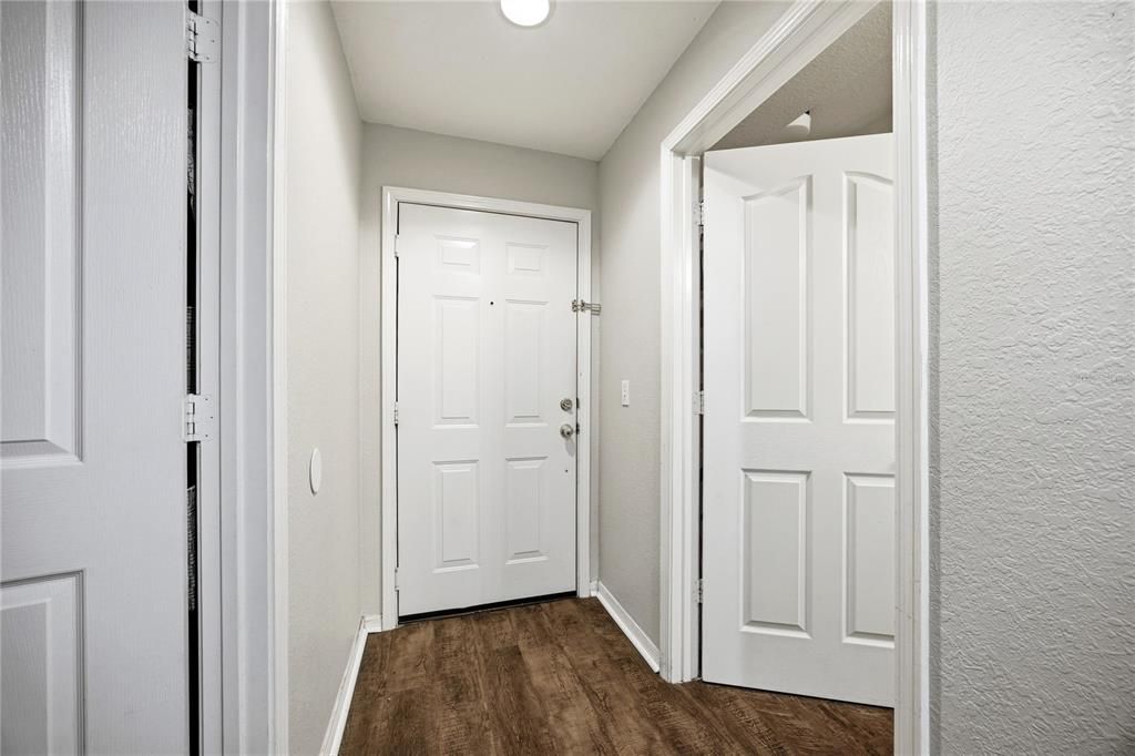For Sale: $185,000 (2 beds, 2 baths, 1038 Square Feet)