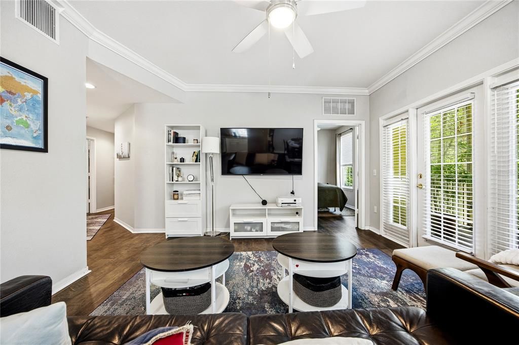 For Sale: $185,000 (2 beds, 2 baths, 1038 Square Feet)