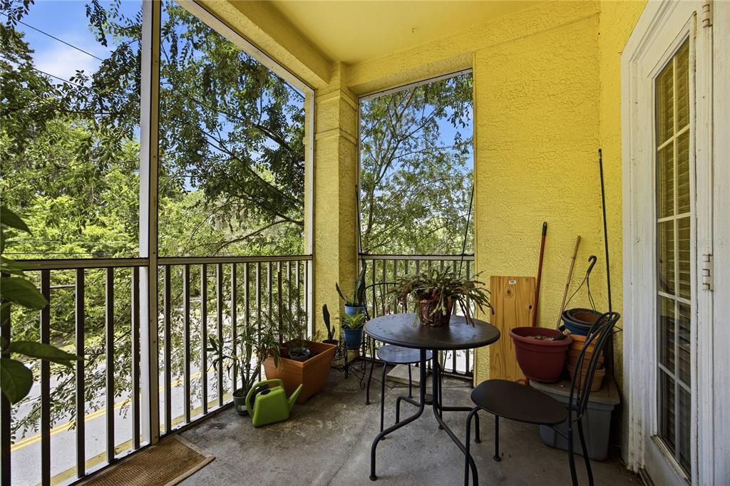 For Sale: $185,000 (2 beds, 2 baths, 1038 Square Feet)