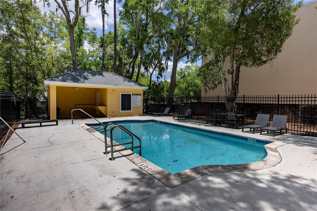 For Sale: $185,000 (2 beds, 2 baths, 1038 Square Feet)