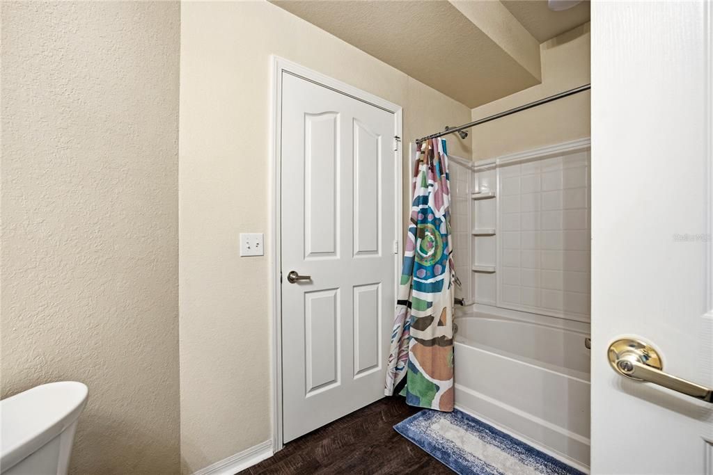 For Sale: $185,000 (2 beds, 2 baths, 1038 Square Feet)