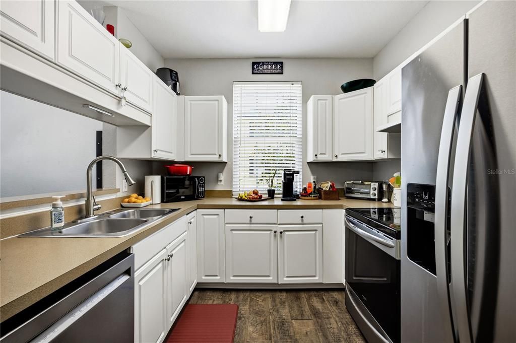 For Sale: $185,000 (2 beds, 2 baths, 1038 Square Feet)