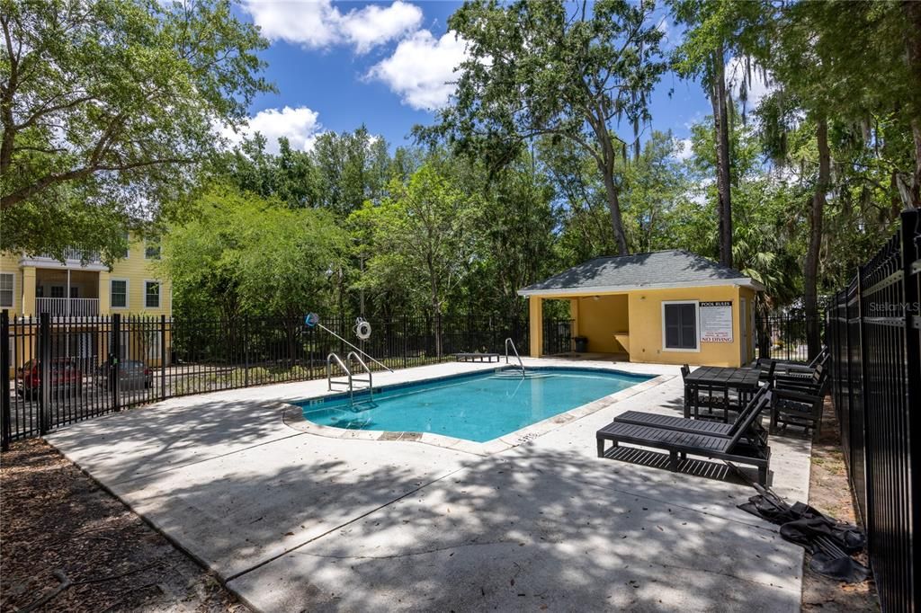 For Sale: $185,000 (2 beds, 2 baths, 1038 Square Feet)
