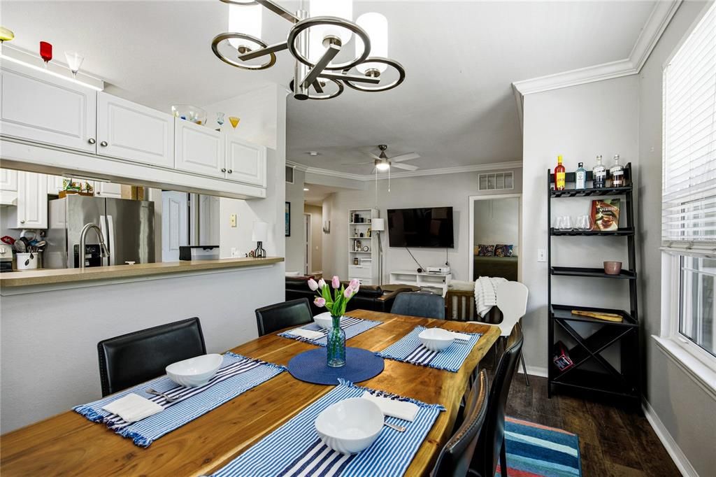 For Sale: $185,000 (2 beds, 2 baths, 1038 Square Feet)