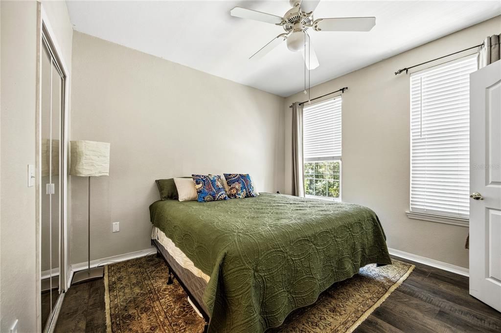 For Sale: $185,000 (2 beds, 2 baths, 1038 Square Feet)