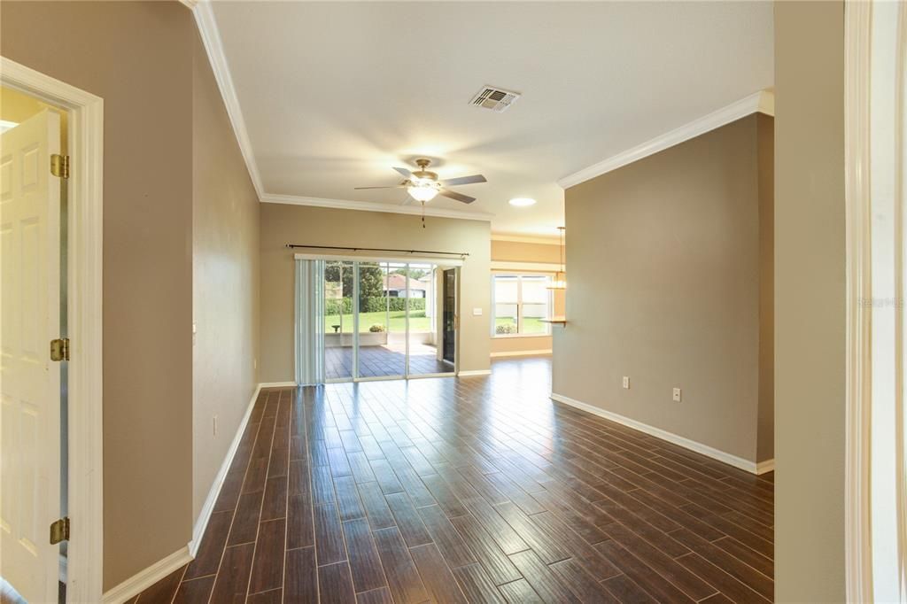 Active With Contract: $267,500 (2 beds, 2 baths, 1467 Square Feet)