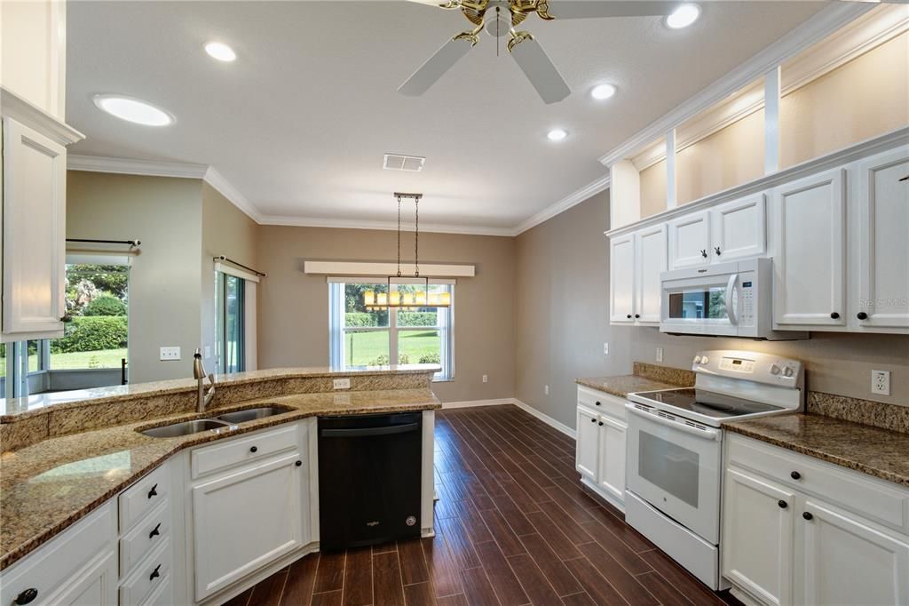Active With Contract: $267,500 (2 beds, 2 baths, 1467 Square Feet)