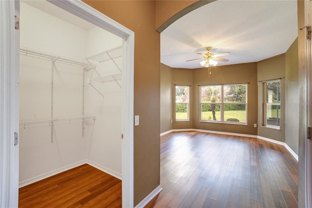 Active With Contract: $267,500 (2 beds, 2 baths, 1467 Square Feet)