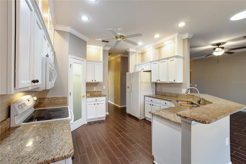 Active With Contract: $267,500 (2 beds, 2 baths, 1467 Square Feet)