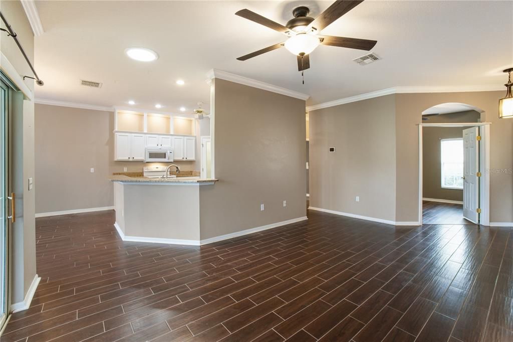 Active With Contract: $267,500 (2 beds, 2 baths, 1467 Square Feet)