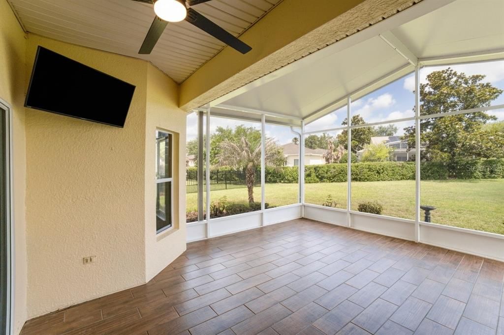 Active With Contract: $267,500 (2 beds, 2 baths, 1467 Square Feet)
