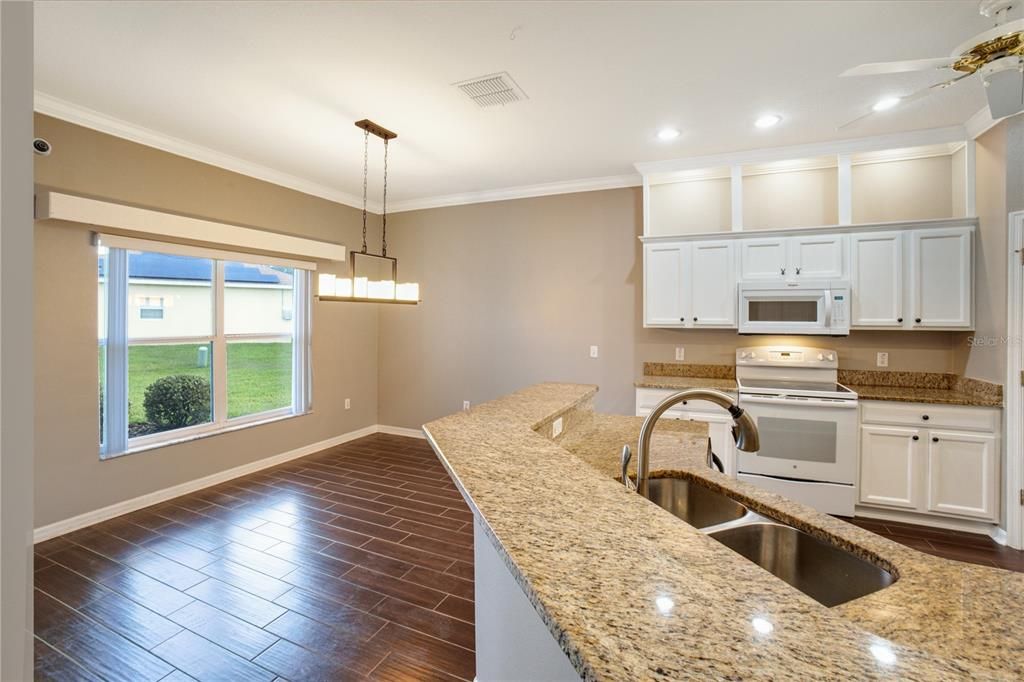 Active With Contract: $267,500 (2 beds, 2 baths, 1467 Square Feet)